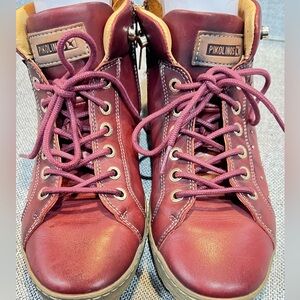 Pikolinos leather studded lace up sneakers.